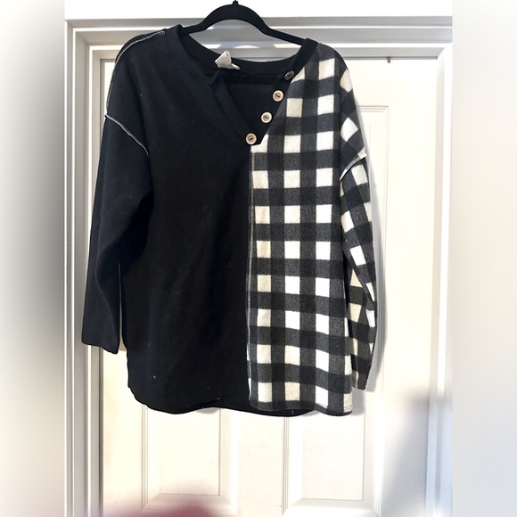 LARGE LONG SLEEVE BLACK AND WHITE PLAID TOP @d - Picture 1 of 1